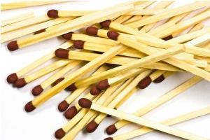 immagine di fiammiferi sparpagliati immagine di fiammiferi sparpagliati