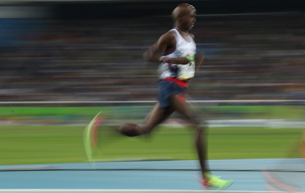 Immagine di un corridore keniano in pista